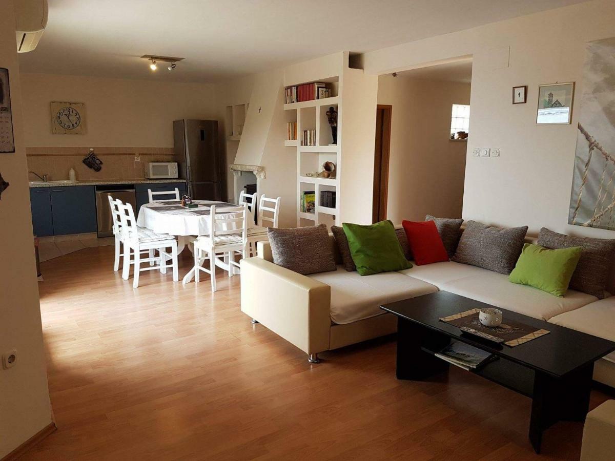 Tempera Apartment